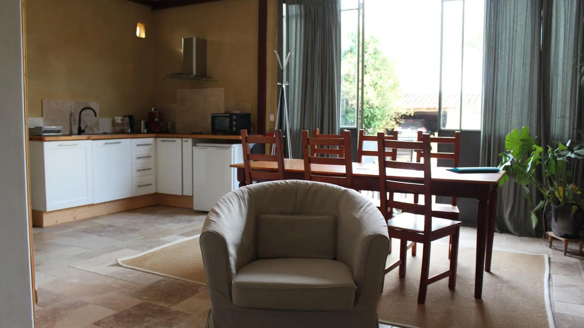 Gite Xin Dao Semezies-Cachan Holiday home
